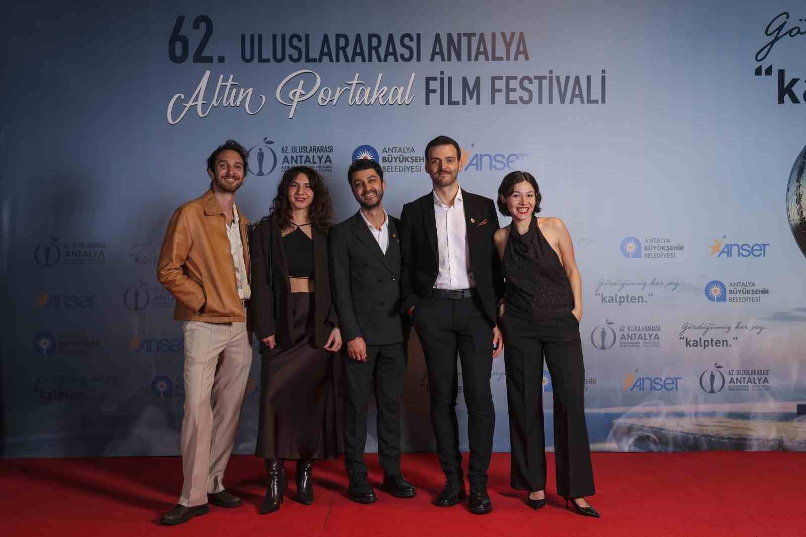 Altın Portakal’ın kapanışında sinemanın yıldızları kırmızı halıda buluştu