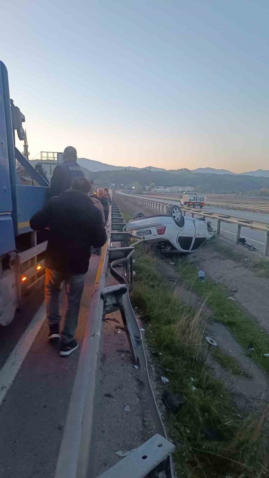 Kontrolden &ccedil;ıkan otomobil takla attı: 2 yaralı
