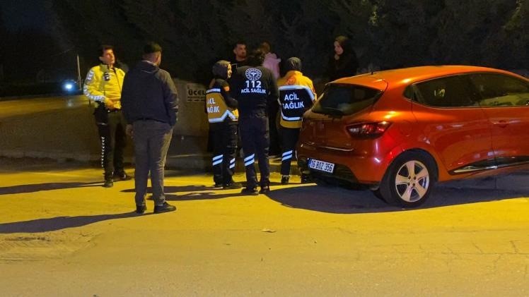 Kontrolden çıkan otomobil, beton direğe çarptı