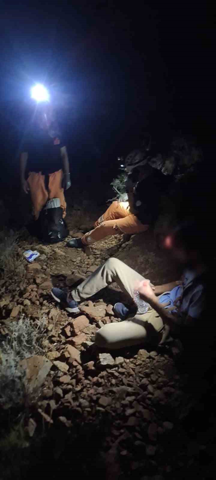 Ormalık alanda mahsur kalan vatandaş 4 saatlik çalışma sonunda kurtarıldı