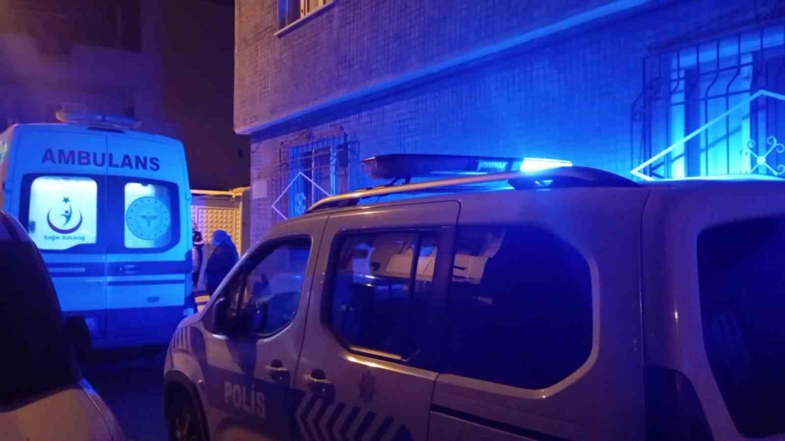 Evini yakarak intihar etmeye kalkıştı