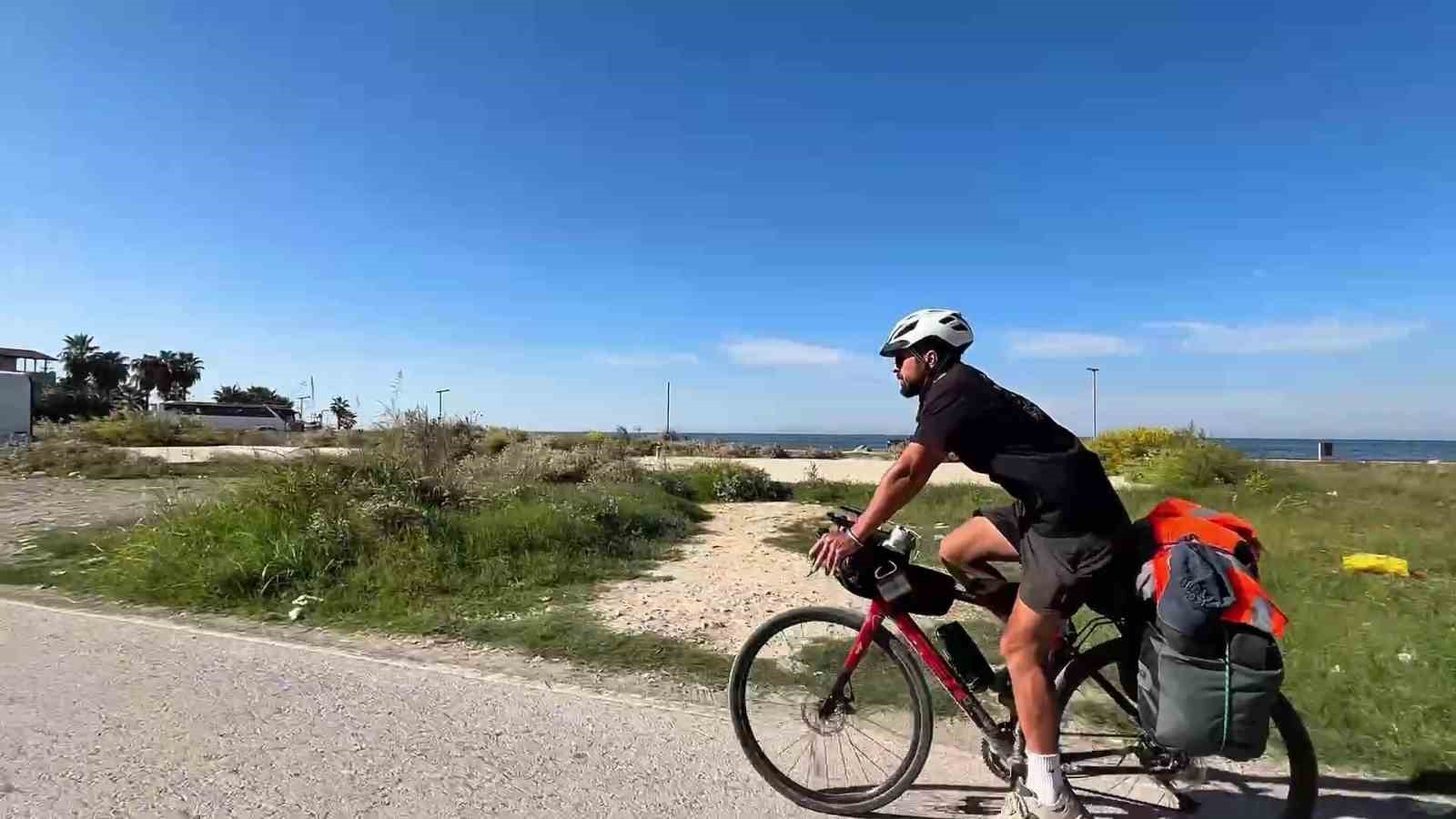 Bisiklet turunda 3 bu&ccedil;uk ayda 2 bin 500 kilometreyi pedallayan gen&ccedil;, T&uuml;rkiye&rsquo;nin en g&uuml;neyine ulaştı
