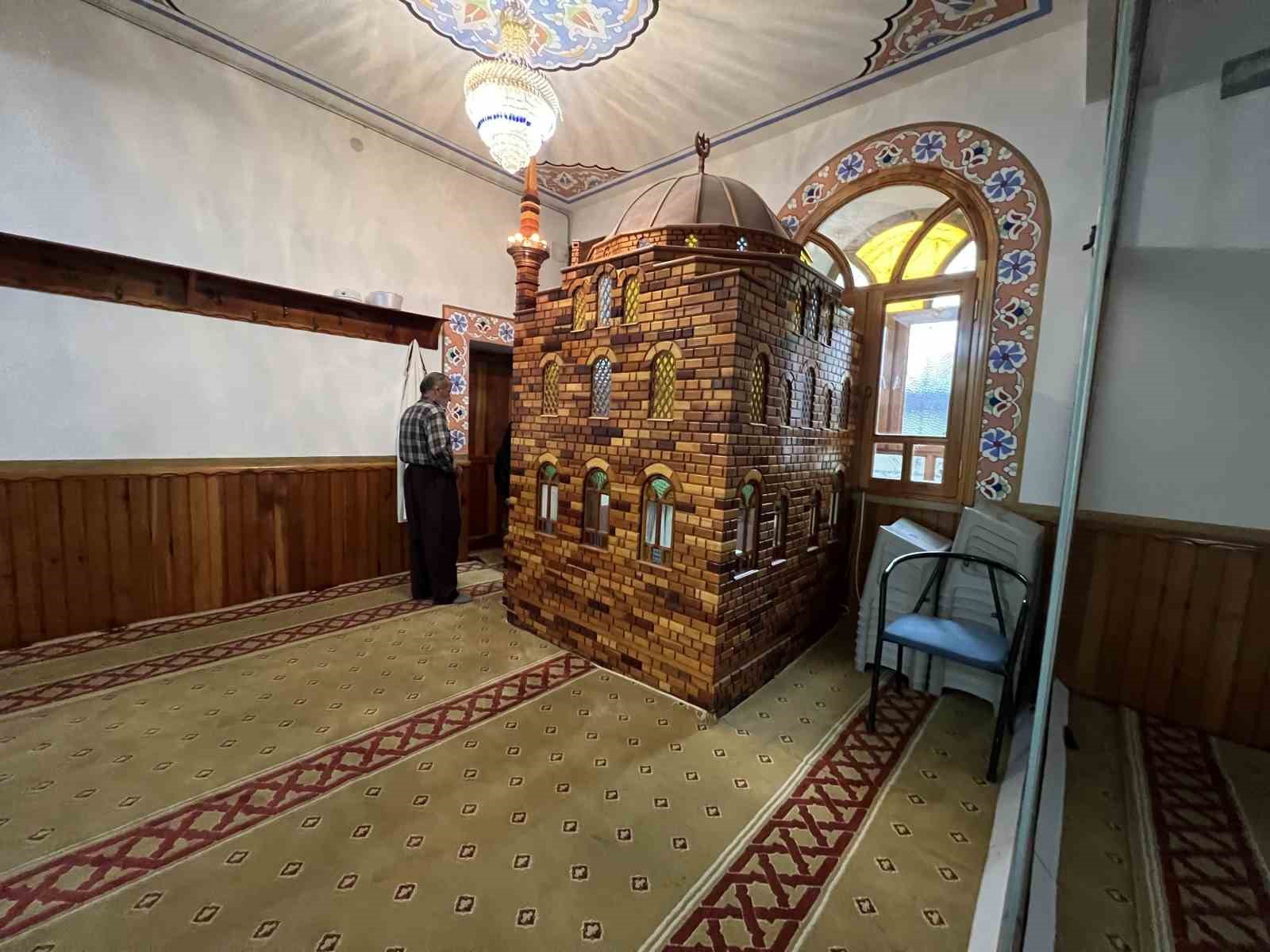 Mahallenin 60 yıllık ahşap ustası
