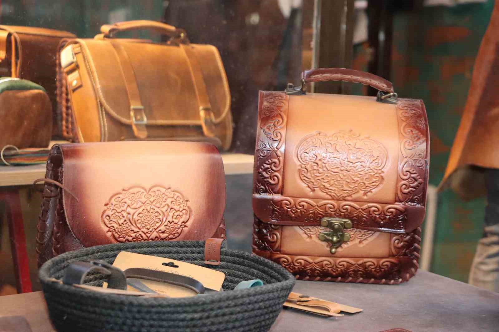 Kurumsal hayatı bırakıp huzuru, açtığı deri atölyesinde buldu
