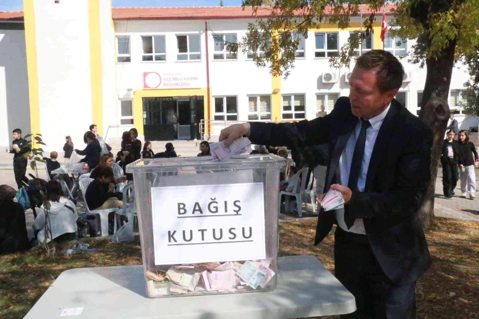 Gediz’de Gazze için Hayır Çarşısı kuruldu
