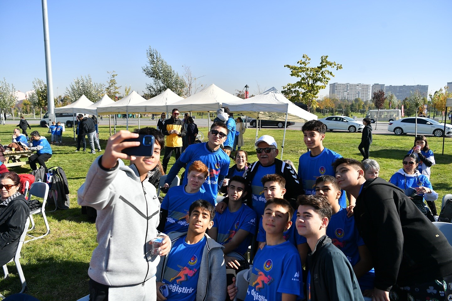 Depremde hayatını kaybeden ailelerin çocuklarına destek koşsu