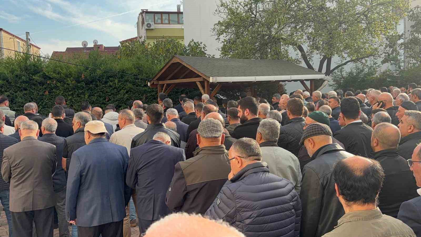 Cezavindeki odasında ölü bulunan Thodex’in kurucusu Faruk Fatih Özer, Kocaeli’de toprağa verildi
