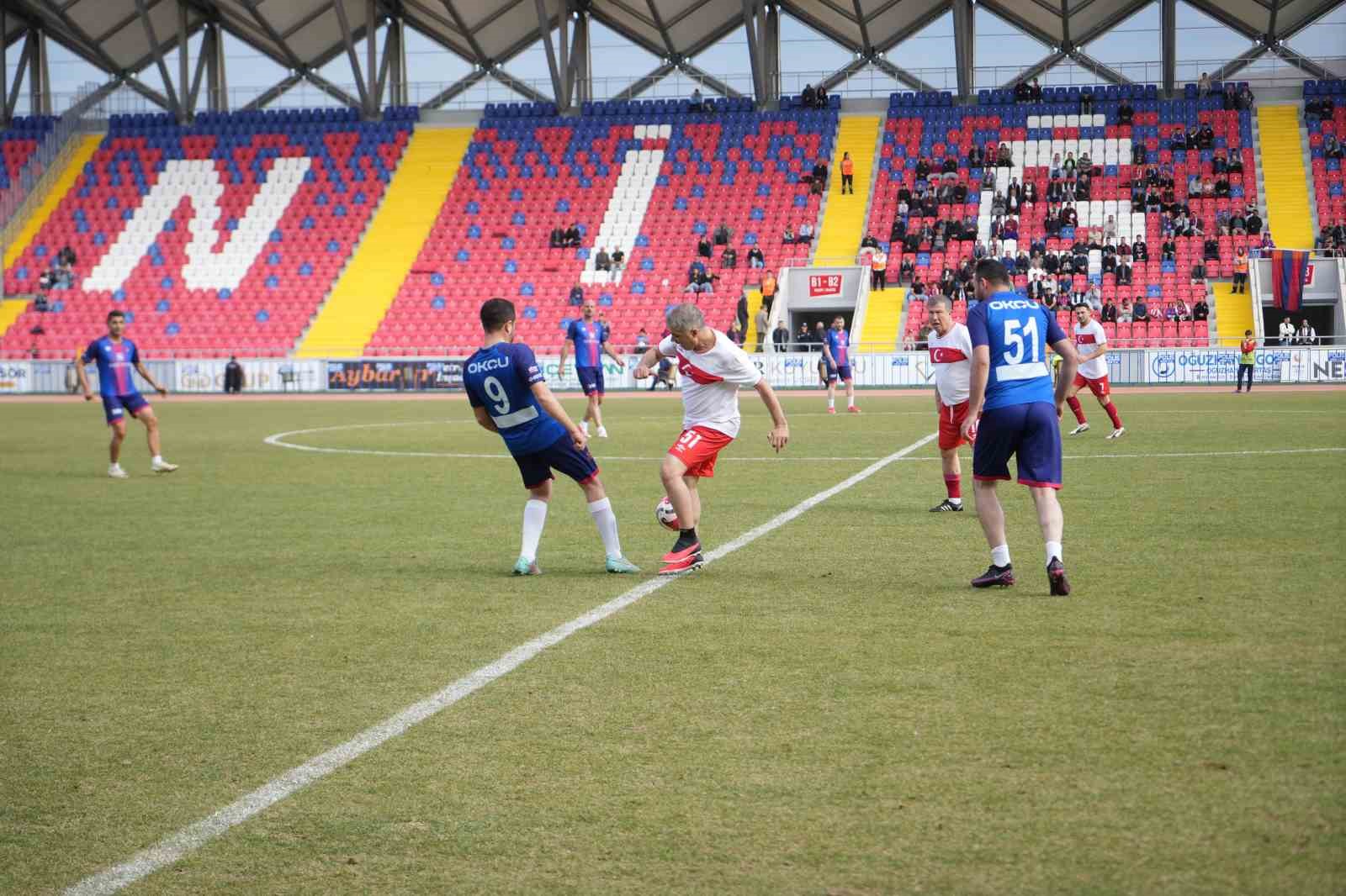 Futbolun efsane isimleri Niğde’de buluştu
