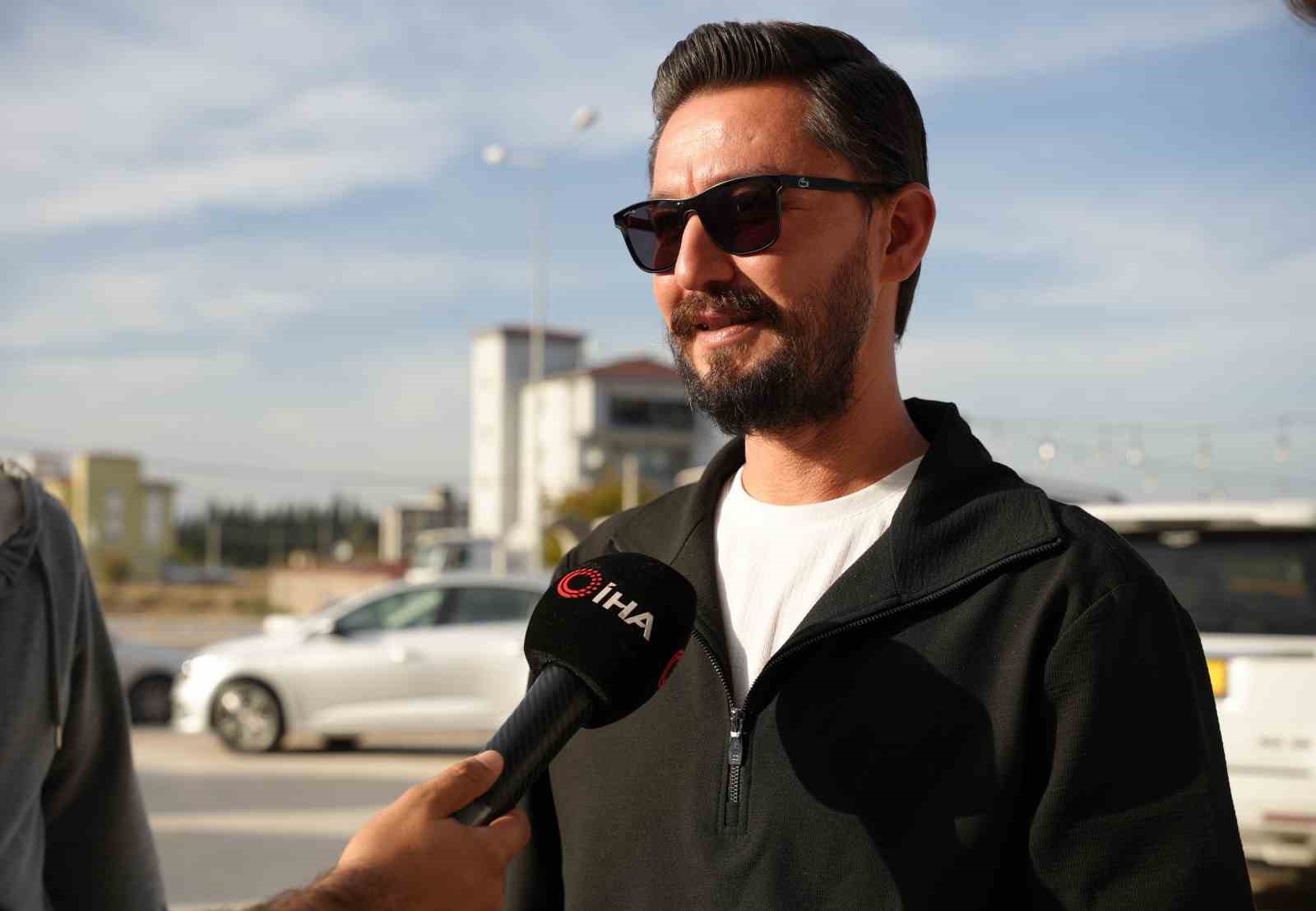 Avukat cübbesi giyip araç tanıtımı yapan galerici: &quot;Sadece farklı, dikkat çekici bir tanıtım olsun diye uğraştık&quot;