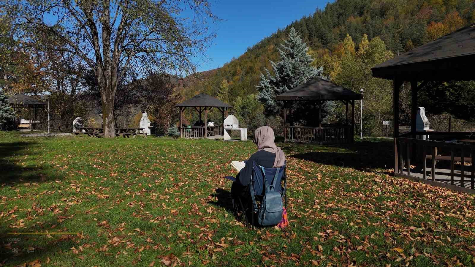 Türkiye’nin tek "cadı kazanı" şelalesinde sonbahar manzaraları