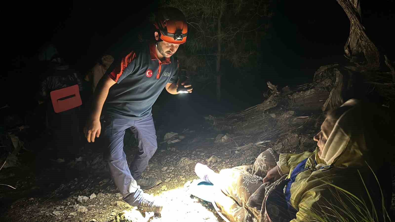 Antalya’da dağlık alanda mahsur kalan Ukraynalı kadın kurtarıldı