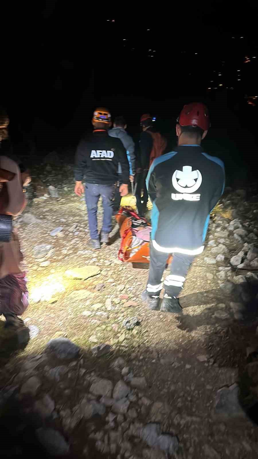 Antalya&rsquo;da dağlık alanda mahsur kalan Ukraynalı kadın kurtarıldı
