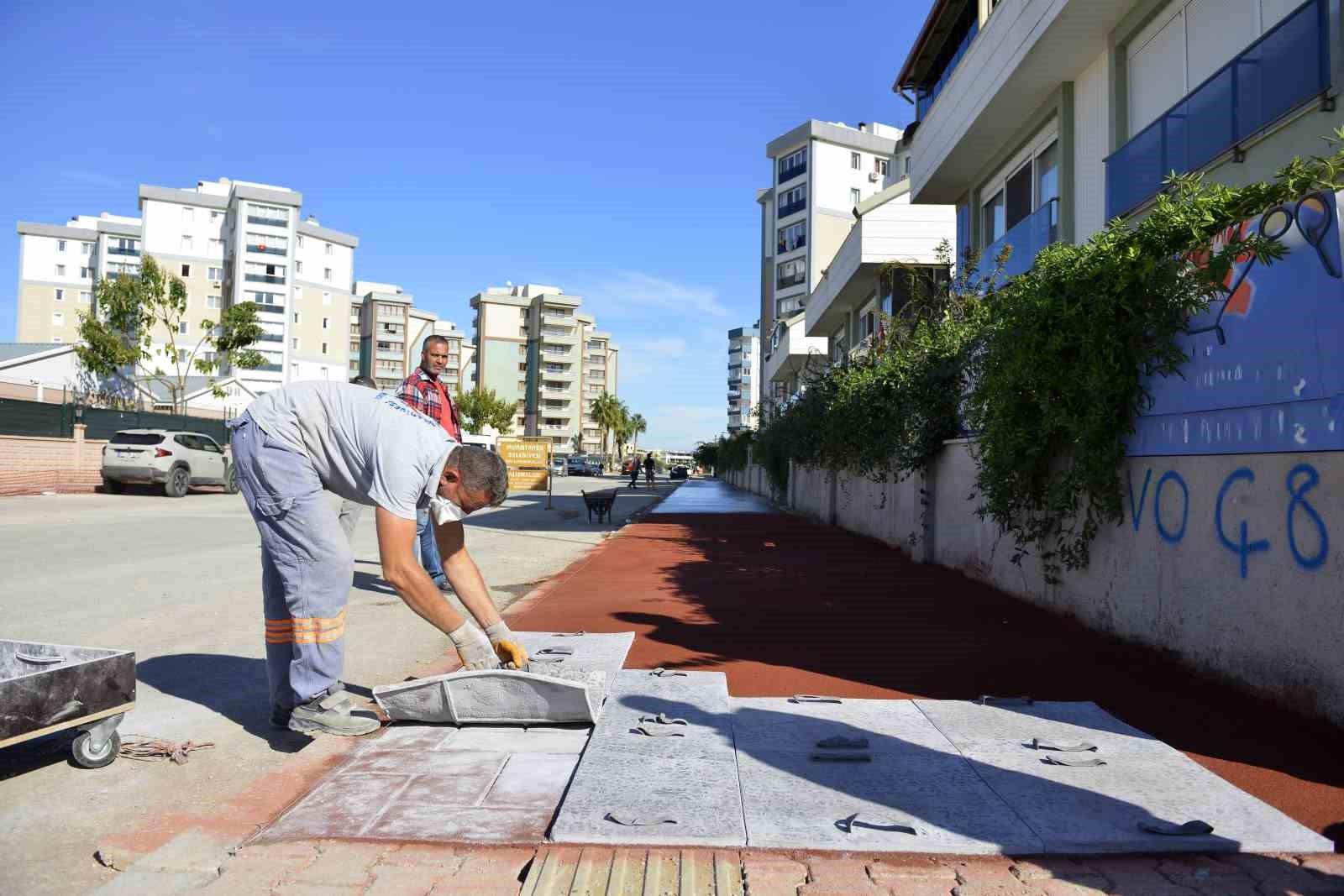 Güzeloba’da kaldırım çalışması tamamlandı