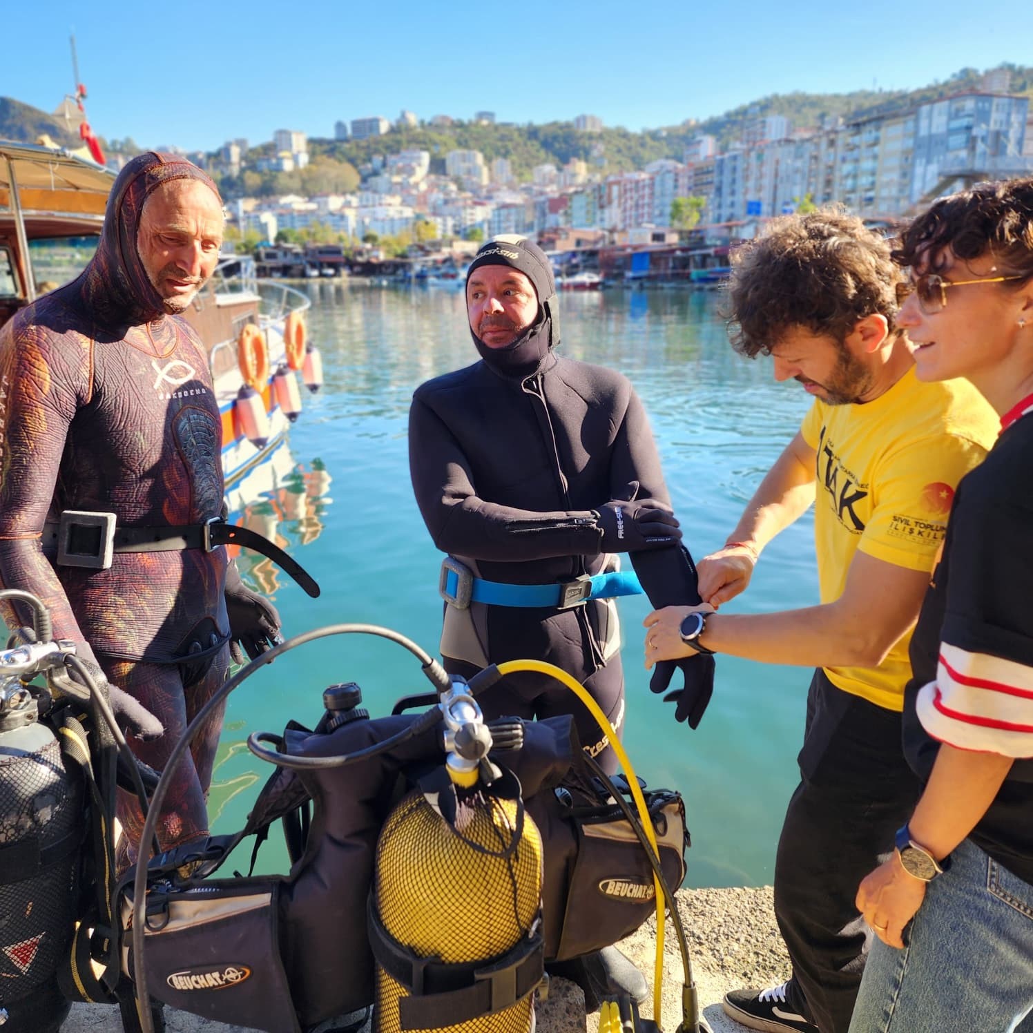 Gönüllüler deniz tabanını temizledi, çıkanlar şaşırttı
