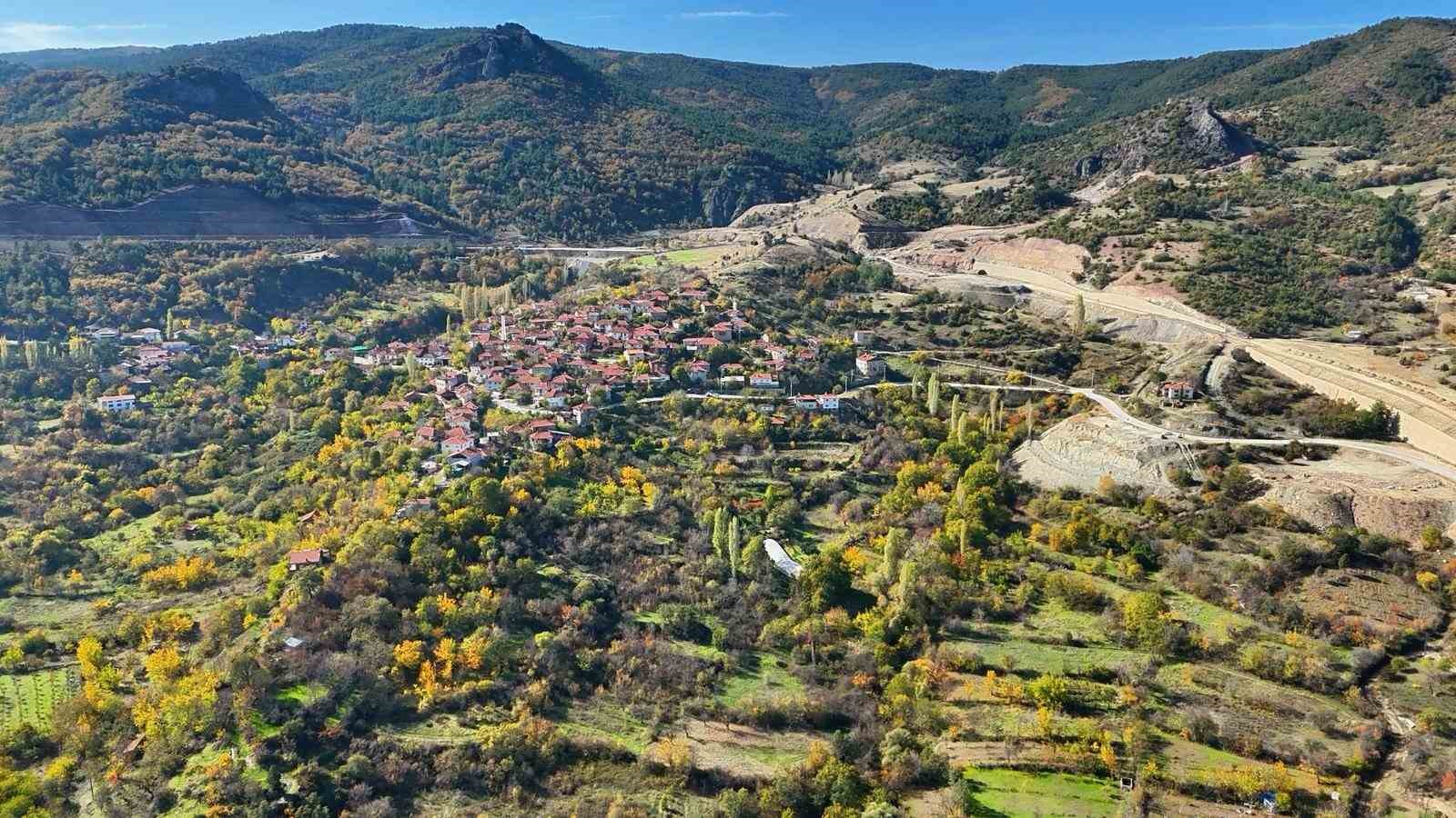 Eskişehir&rsquo;in &rsquo;Akdeniz&rsquo;i&rsquo; Sarıcakaya&rsquo;da sonbahar ş&ouml;leni
