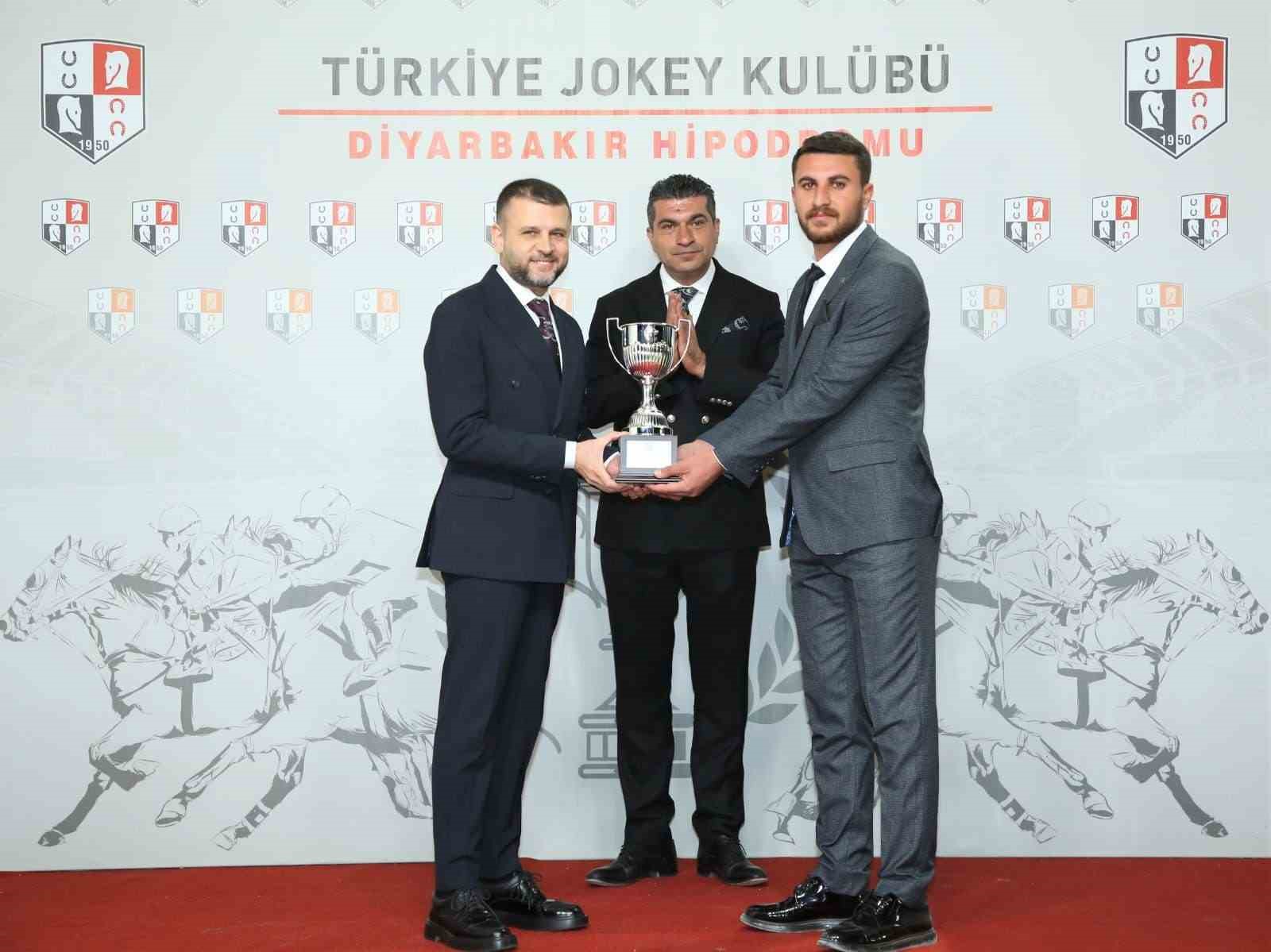 Eğil Belediye Başkanlığı koşusunu ‘Menabinoğlu’ kazandı