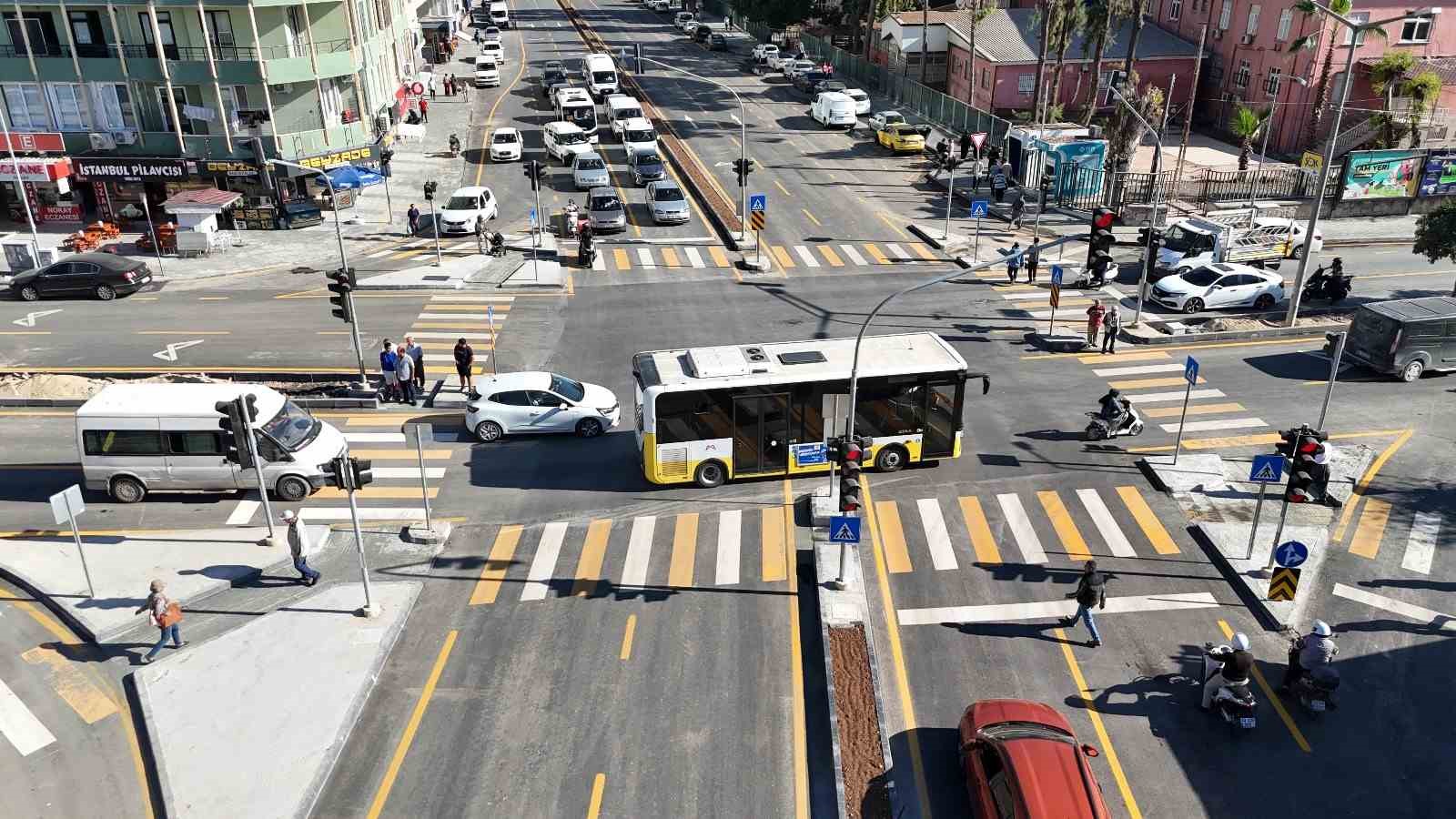 Tarsus&rsquo;ta kavşak d&uuml;zenlemesi ile trafik nefes aldı
