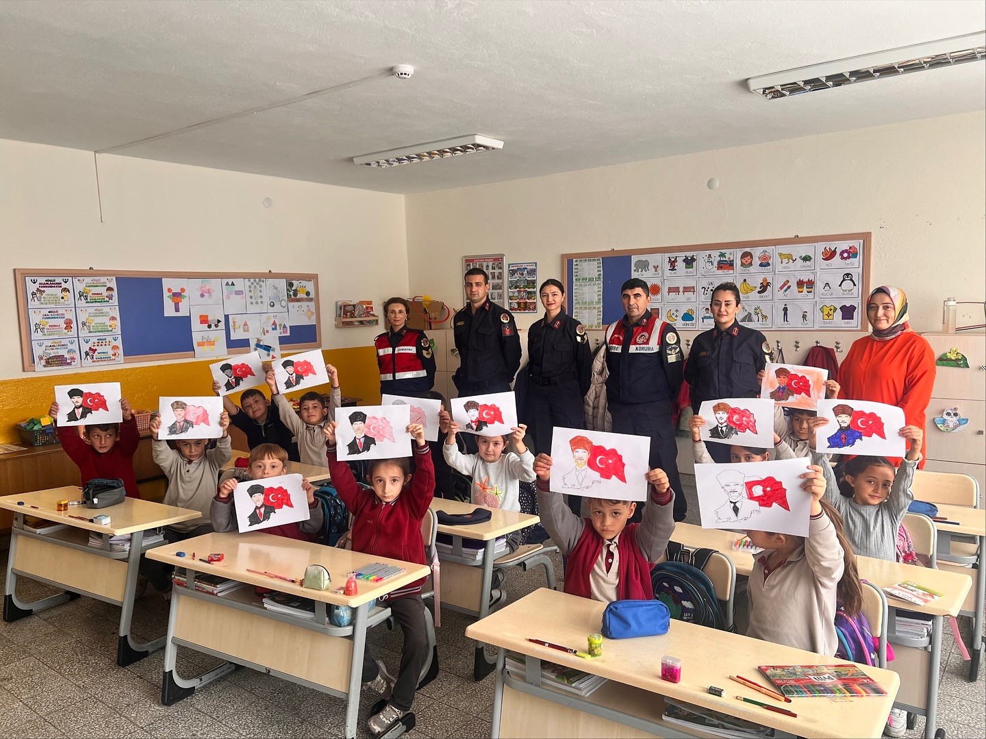 Jandarmadan öğrencilere ‘Güvenli gelecek’ eğitimi