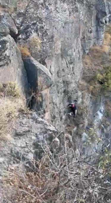 U&ccedil;urumda mahsur kalan ke&ccedil;i kurtarıldı
