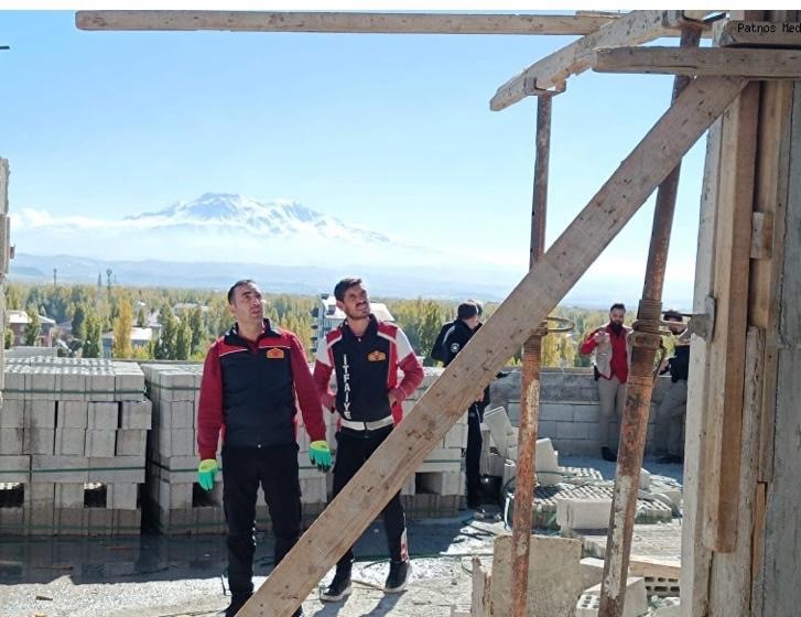 Patnos’ta inşaat kazası: 2 işçi yaralandı