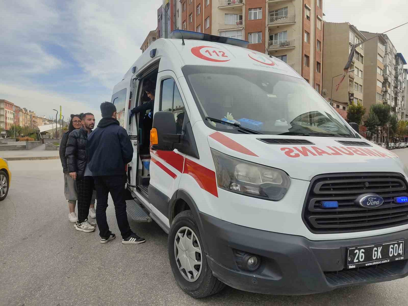Aniden yere yığılan şeker hastası gen&ccedil; korkuttu
