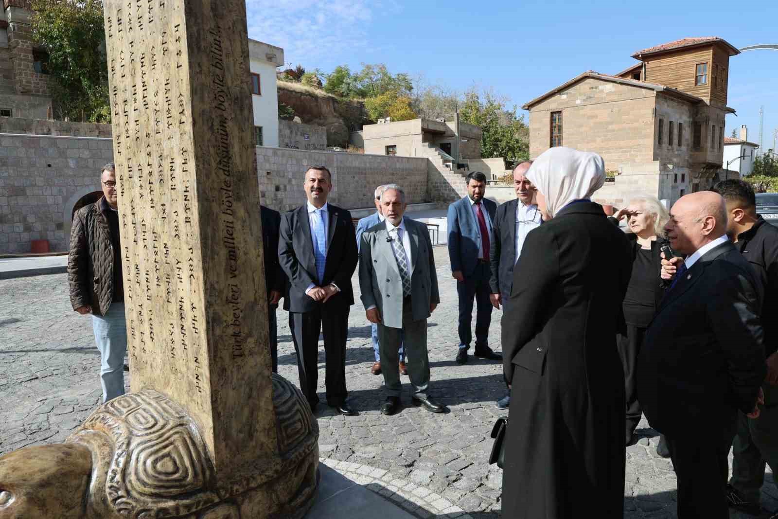 14 &uuml;lkeden 54 yazar ve şair T&uuml;rk&ccedil;e Sokağı&rsquo;nda buluştu
