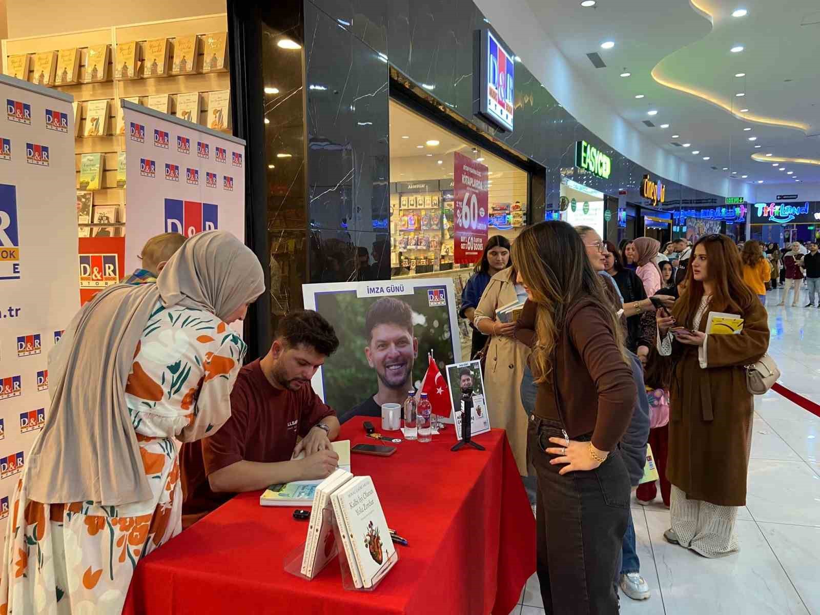 Miraç Çağrı Aktaş Mardian MALL’da okurlarıyla buluştu
