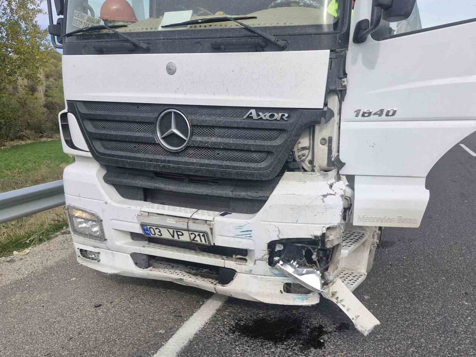 Uşak&rsquo;ta otomobil ile tır &ccedil;arpıştı: 1 yaralı
