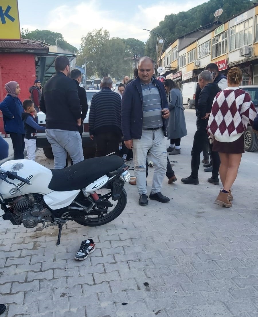 Denizli’de iki motosiklet çarpıştı; 2 yaralı

