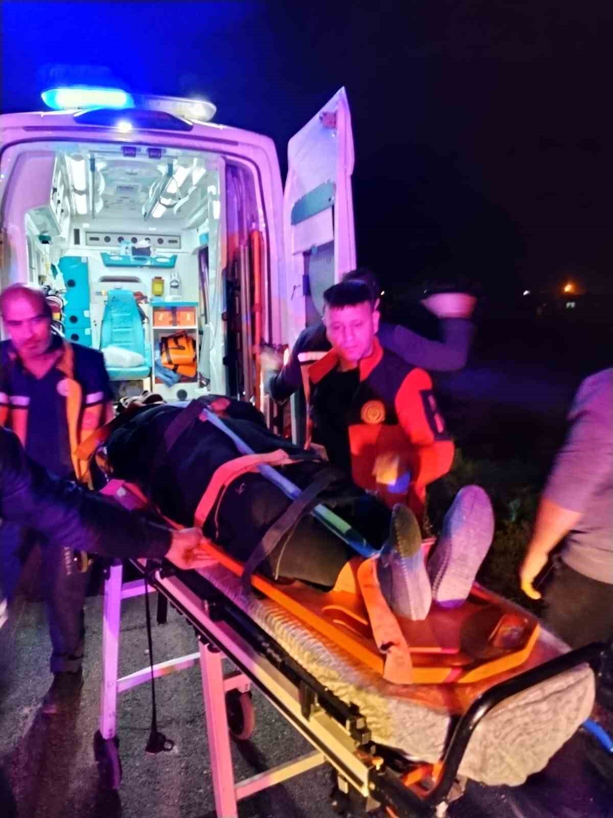 Mardin’de devrilen otomobildeki 3 kişi yaralandı