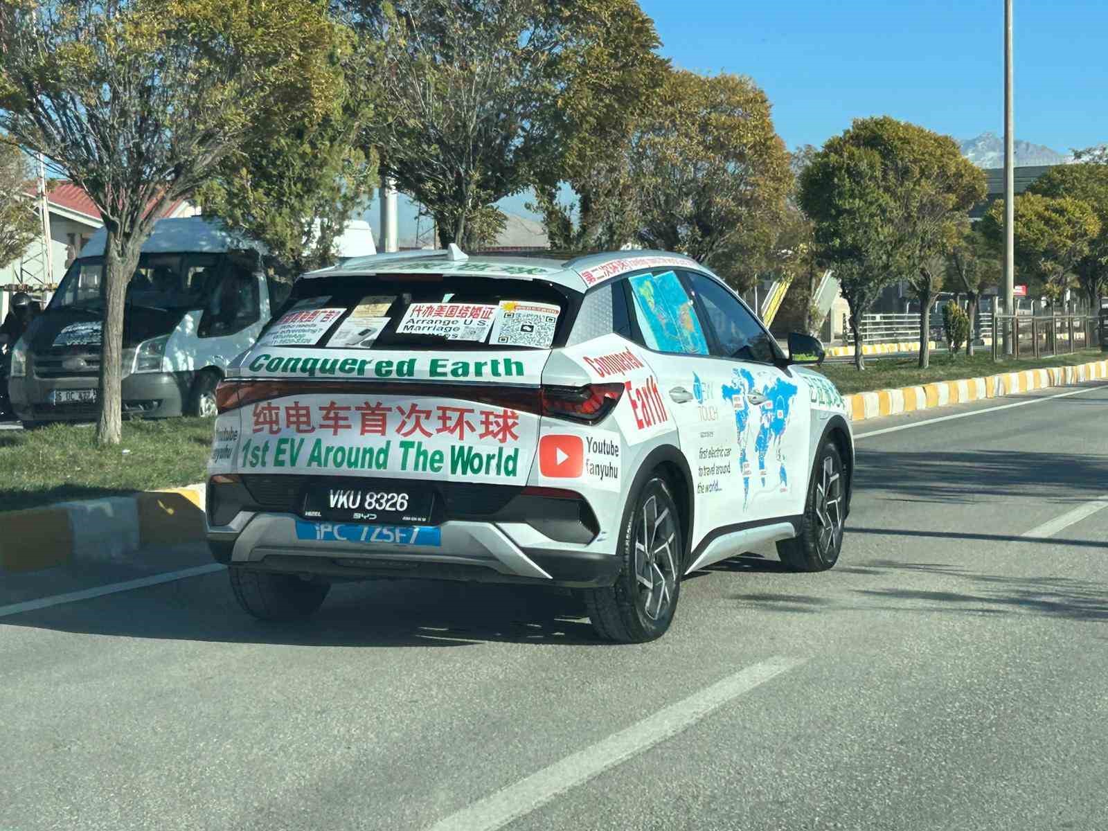 Elektrikli araçla dünya turuna çıkan çevreci çift Van’a ulaştı
