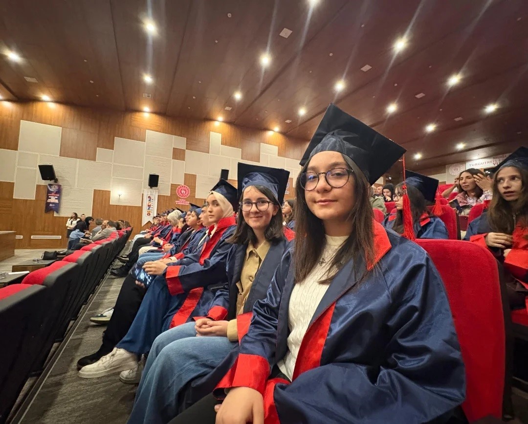 Deneyap teknoloji at&ouml;lyeleri Muğla&rsquo;da mezuniyet coşkusu
