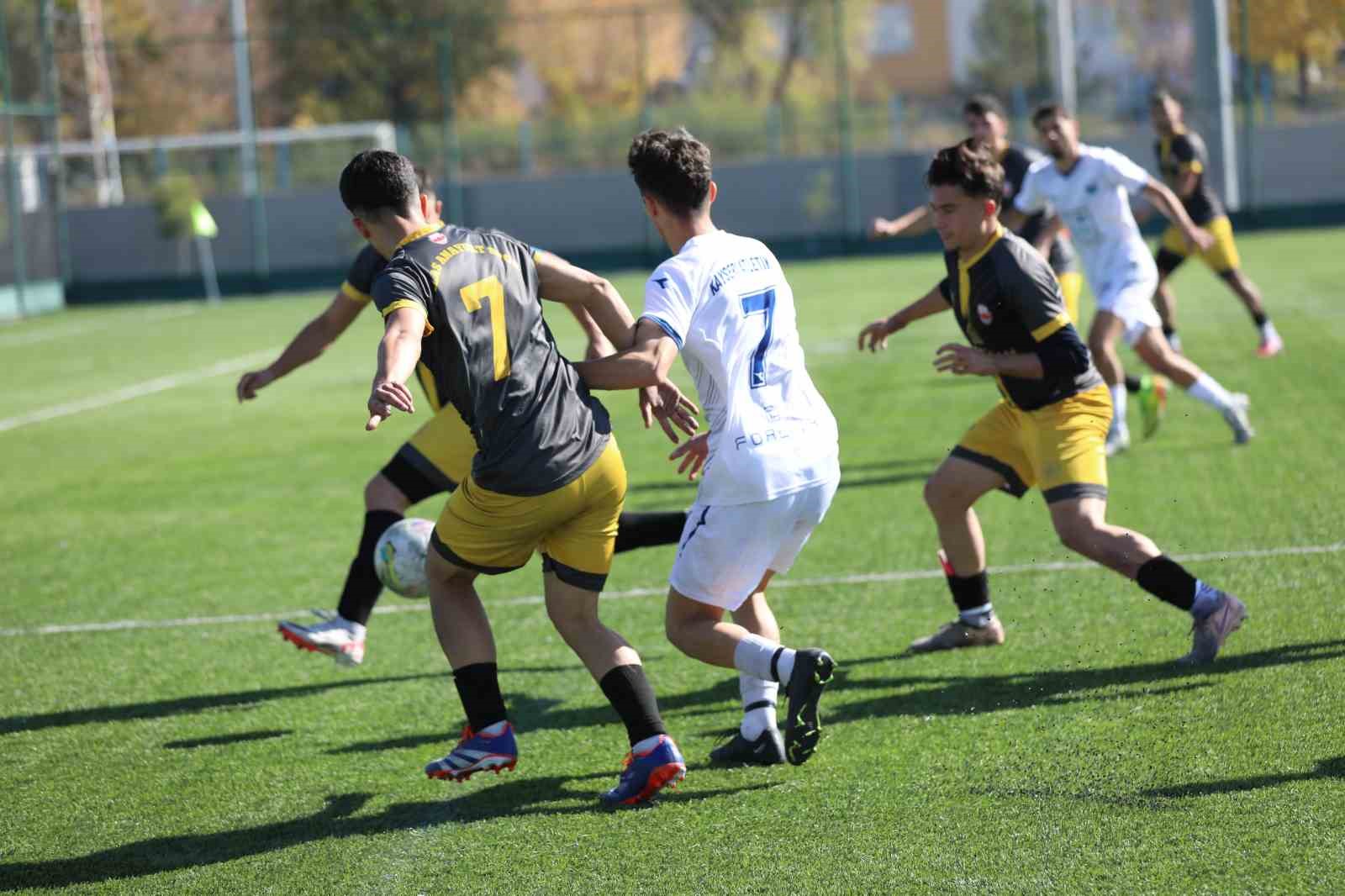 Kayseri Atletikspor kayıpsız ilerliyor
