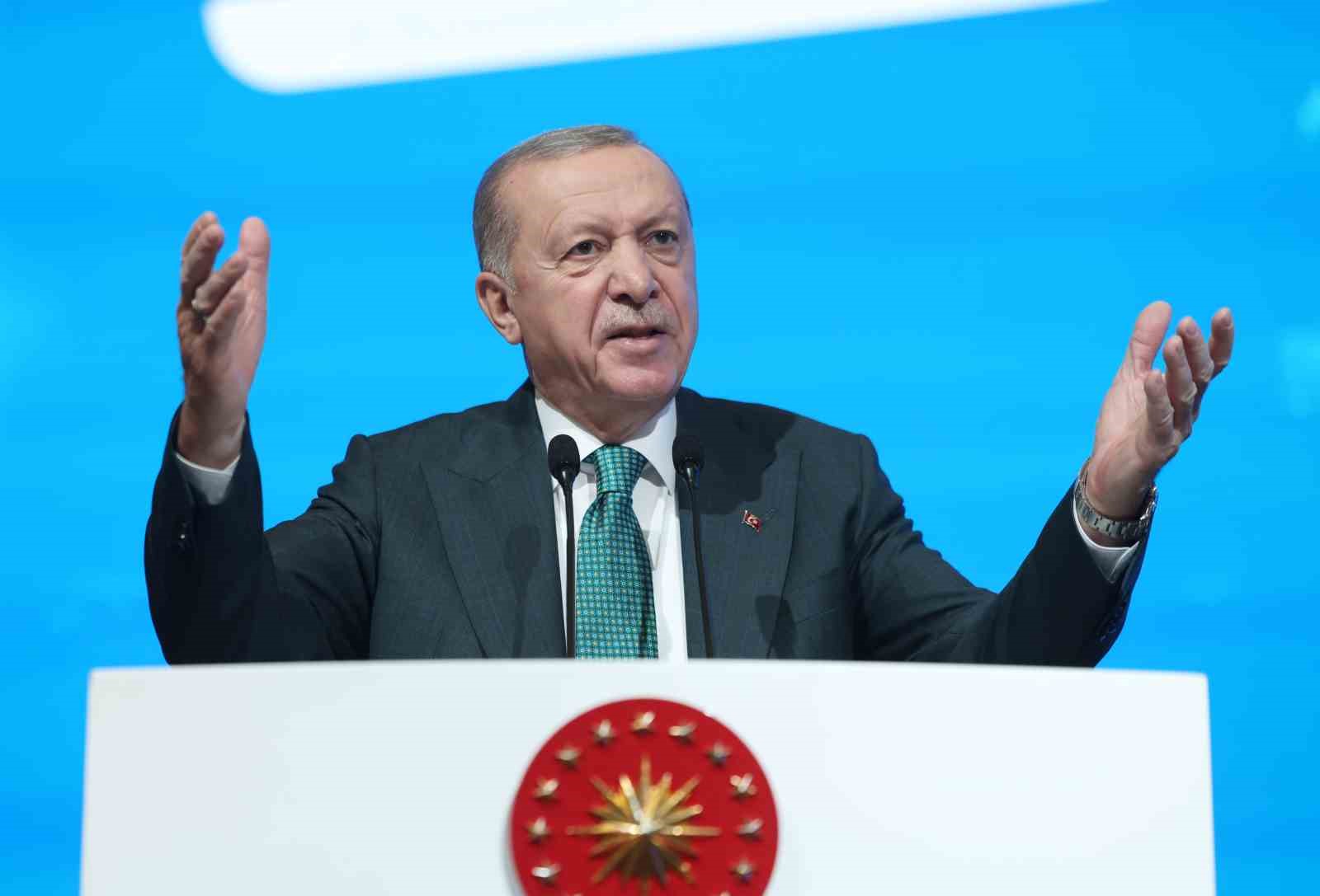 Cumhurbaşkanı Erdoğan, "İslam alemi Sudan’da akan kanı durdurmalı. Sudan’ın toprak bütünlüğünü korumalıyız. Sudan’ın yanında olmalıyız" dedi.