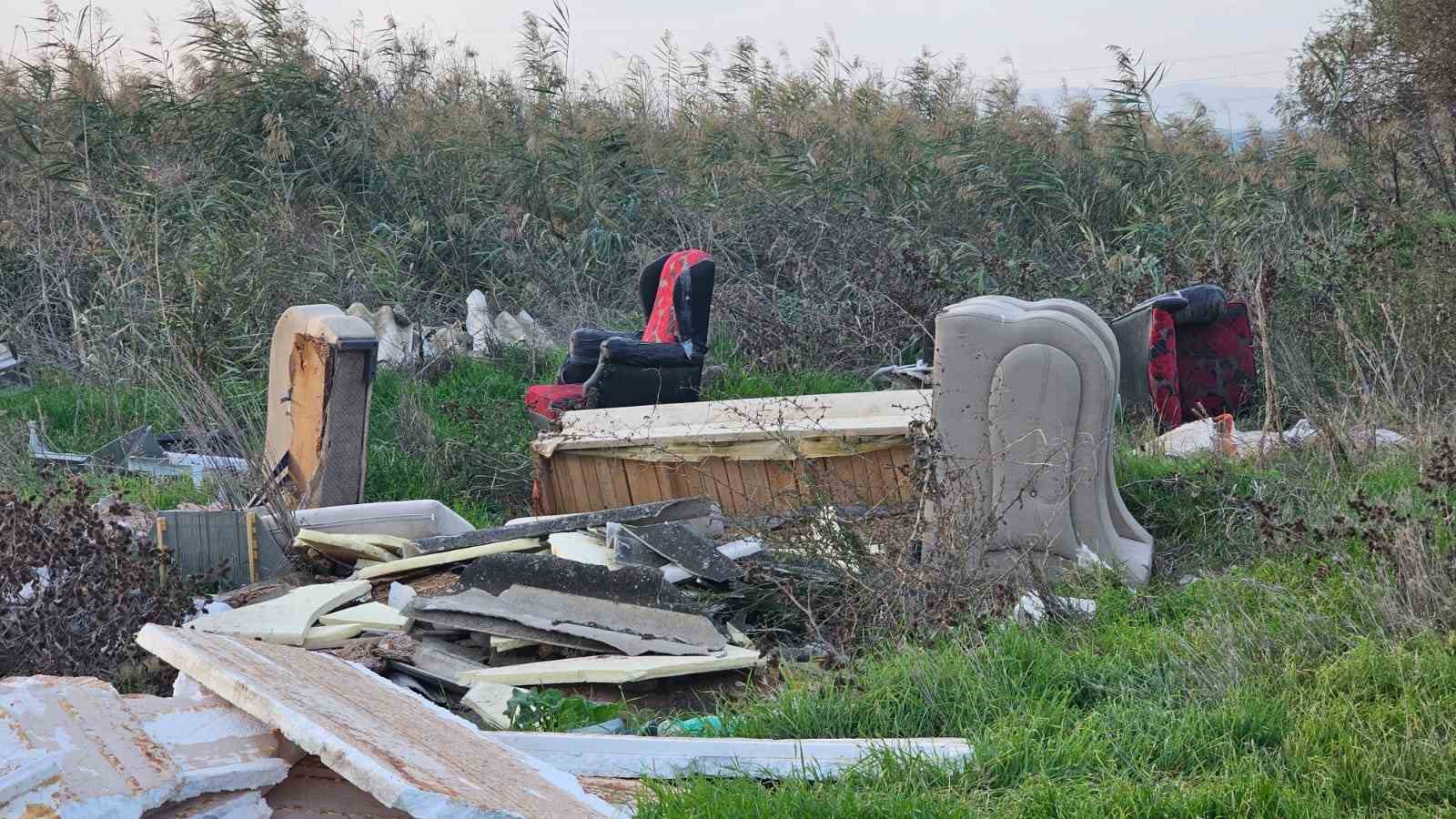 Bandırma’da doğa yine çöplük oldu