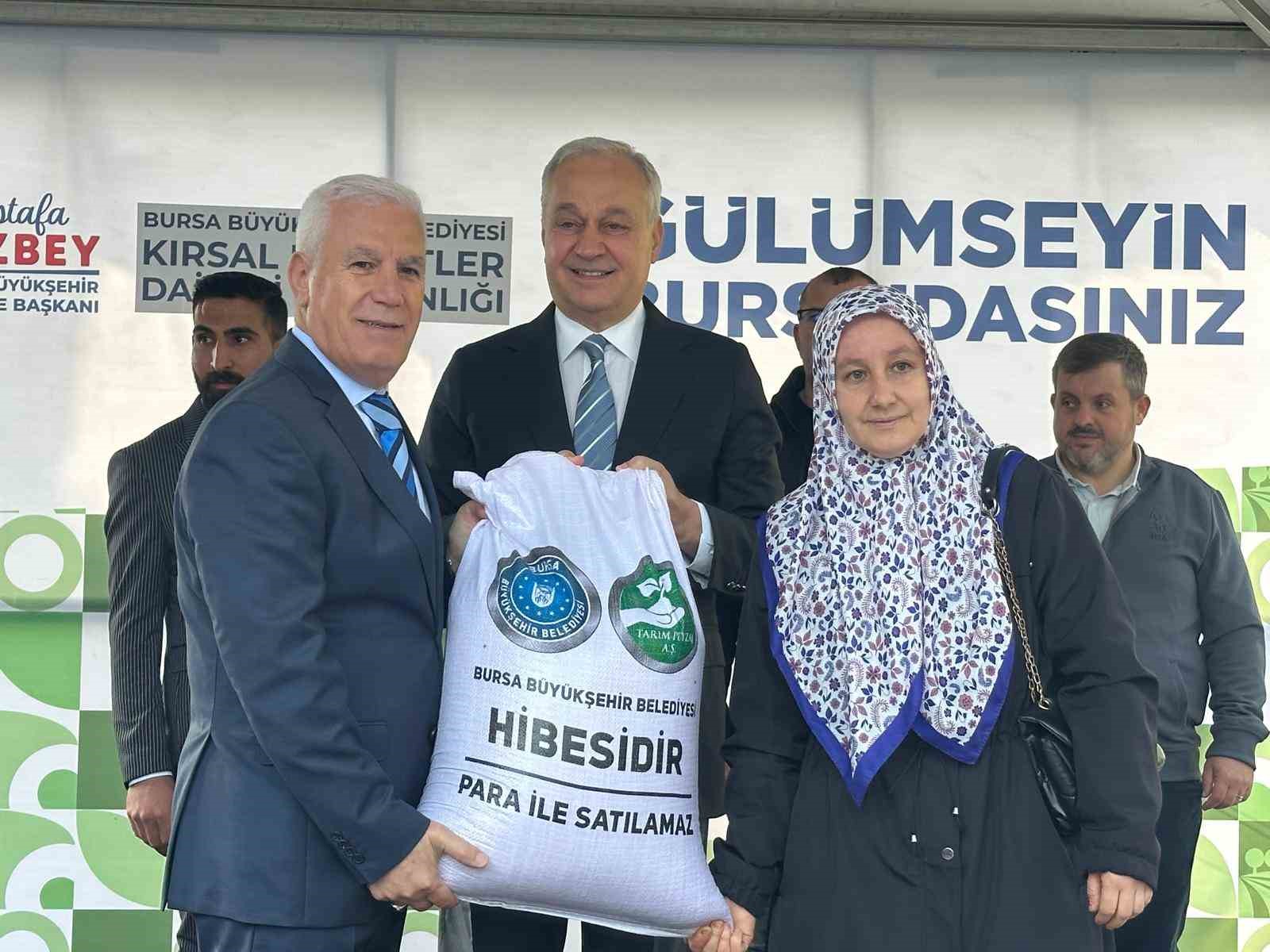 Bursa B&uuml;y&uuml;kşehir&rsquo;den &ccedil;ift&ccedil;ilere 47 ton buğday tohumu desteği
