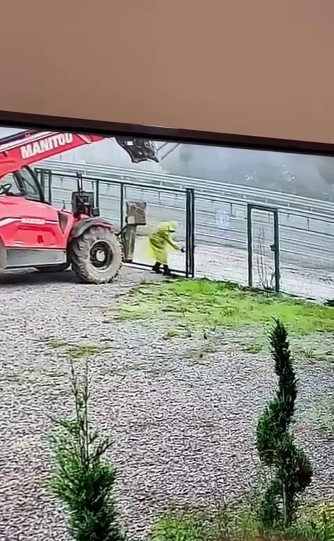 Değeri 5 milyonun üzerindeki iş makinesini saniyeler içinde çaldı
