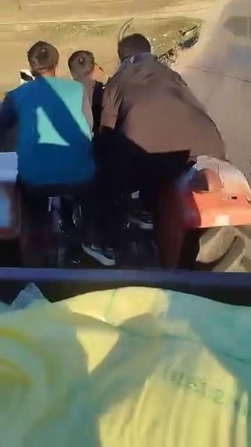 Yolculuklarını çekmek isterken, kendi kazalarını kaydettiler
