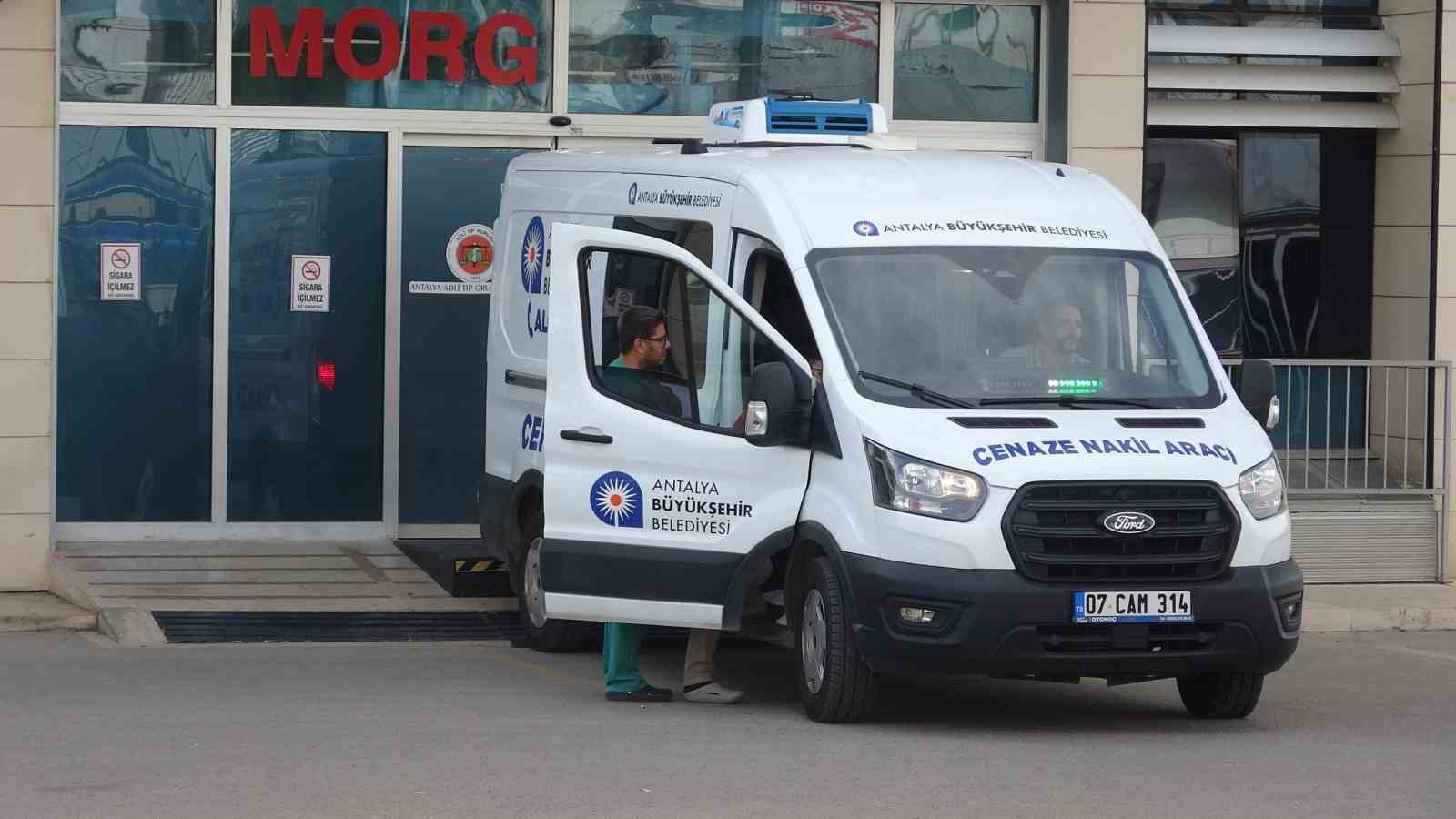 Kazada 36 yaşındaki oğlunu kaybeden annenin feryatları yürek dağladı
