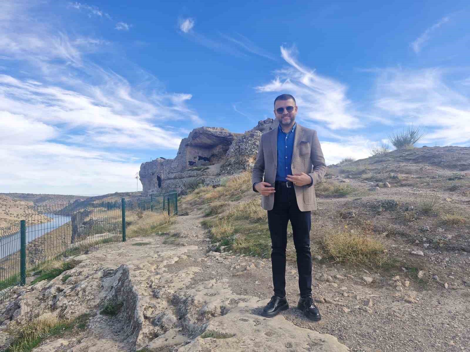 Eğil Belediyesinden üniversite öğrencilerine eğitim bursu desteği