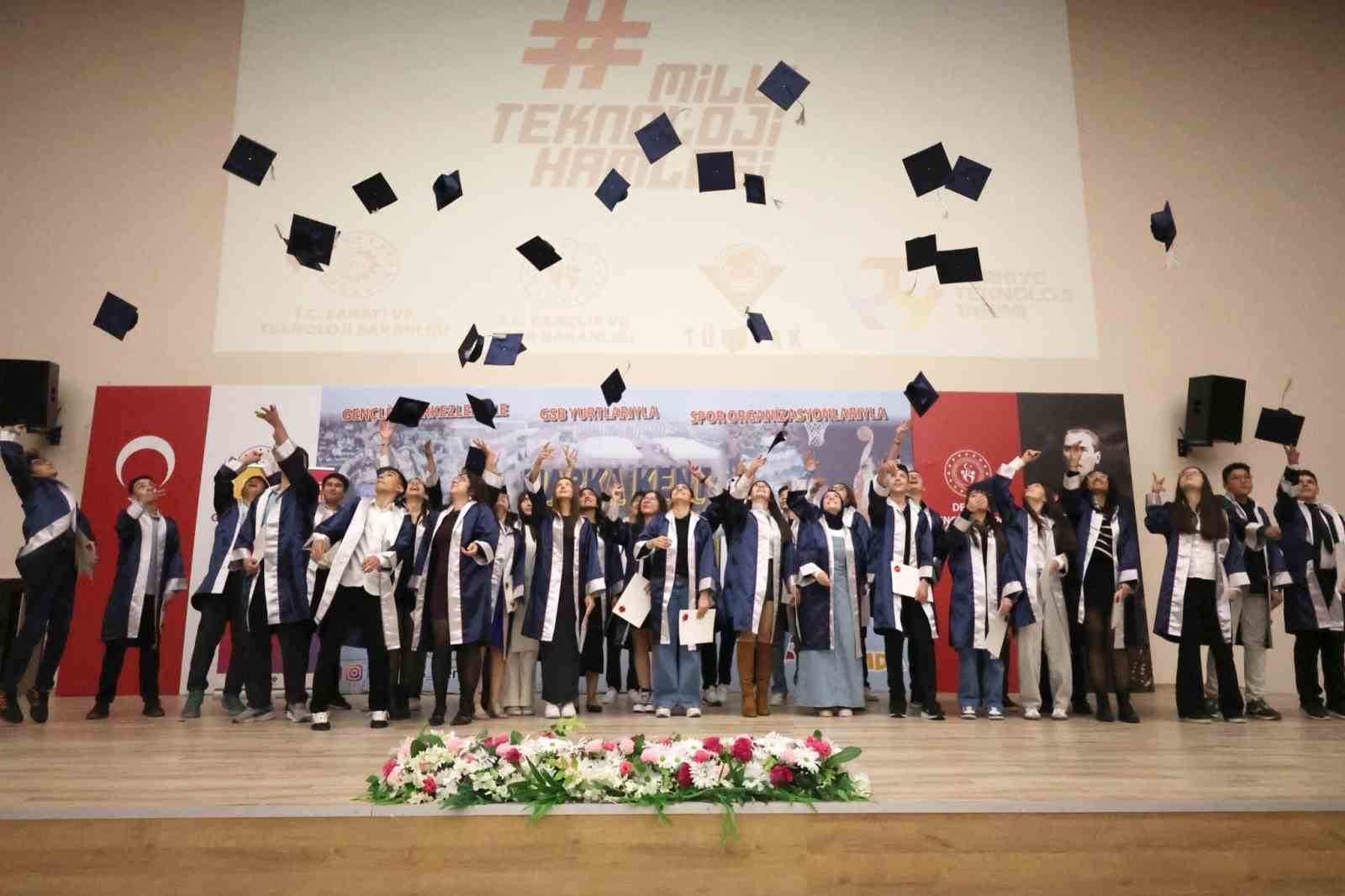 Deneyap Denizli ilk mezunlarını verdi