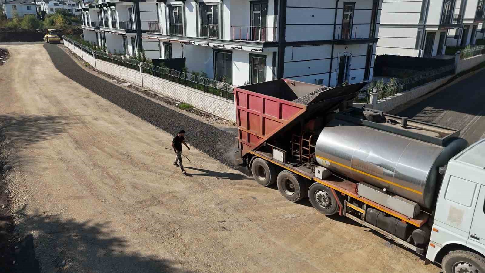 Atakent Mahallesi’ndeki 4 sokak asfaltlandı