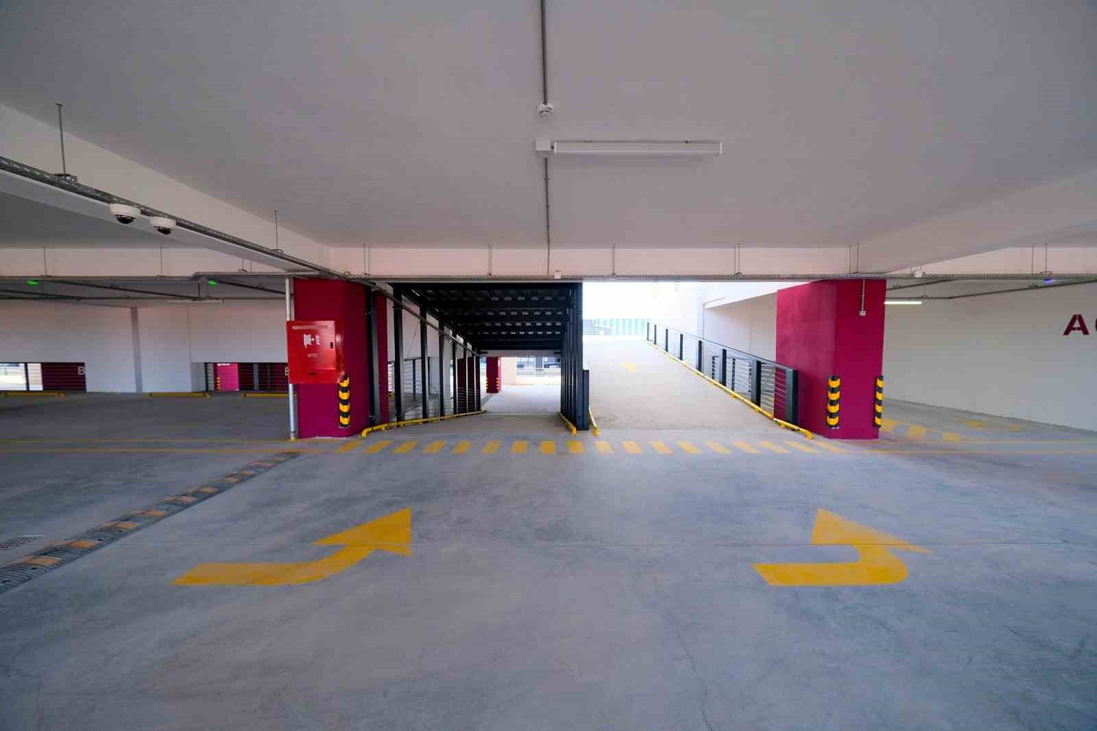 530 ara&ccedil;lık katlı otopark hizmete başladı
