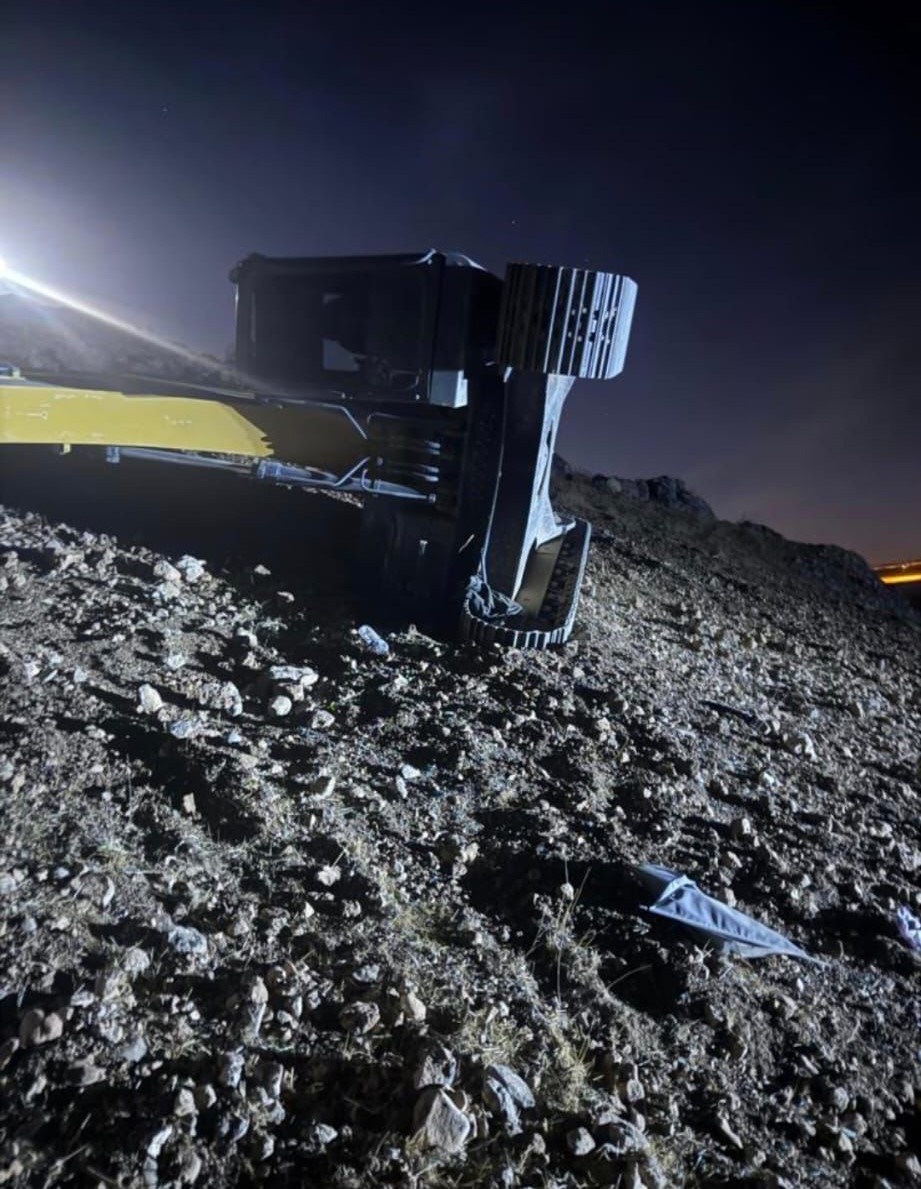 Siirt’te ekskavatör devrilmesi sonucu operatör ağır yaralandı