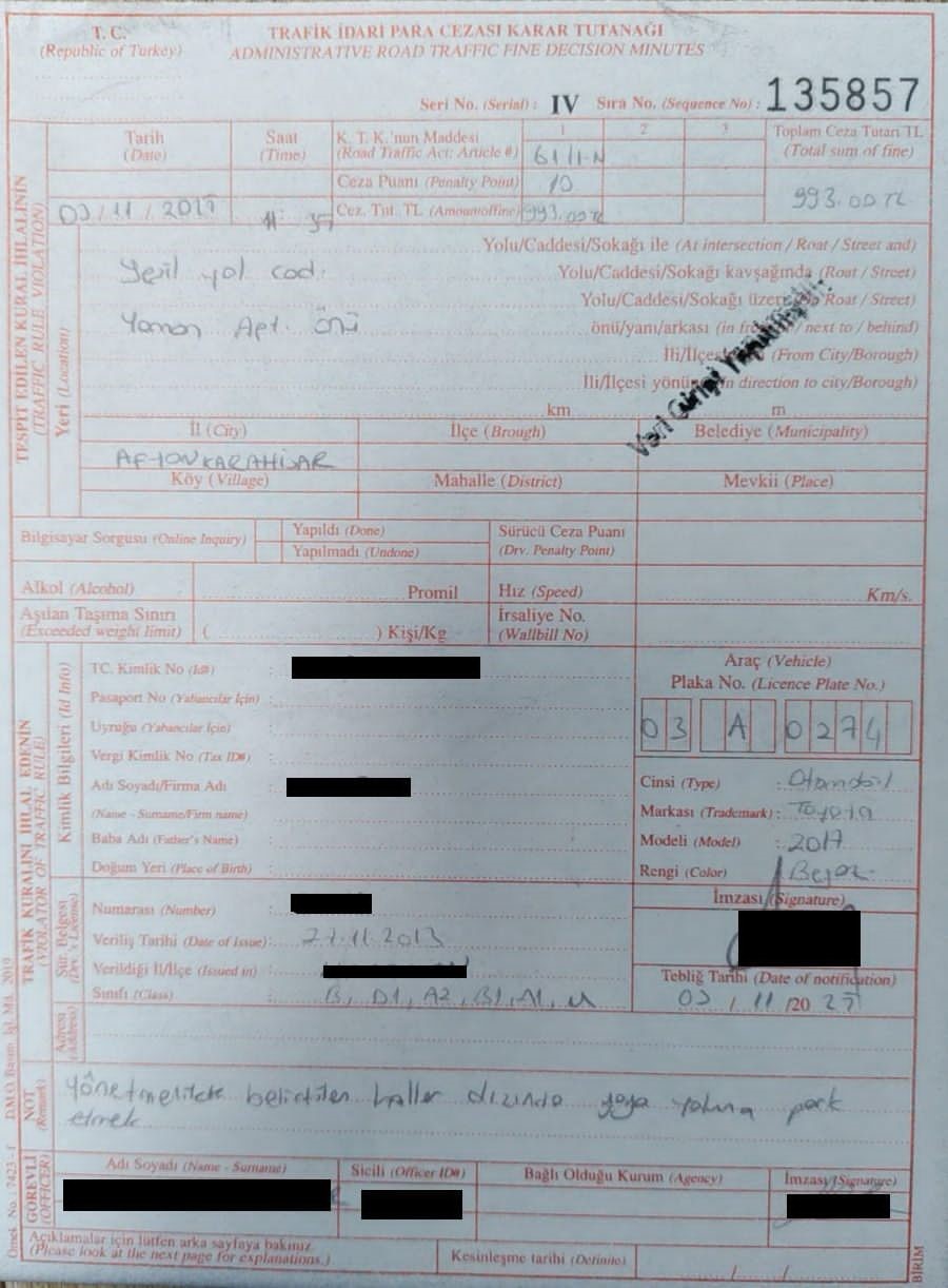 Ekip otosunu yaya yoluna park eden polis memuruna trafik cezası kesildi
