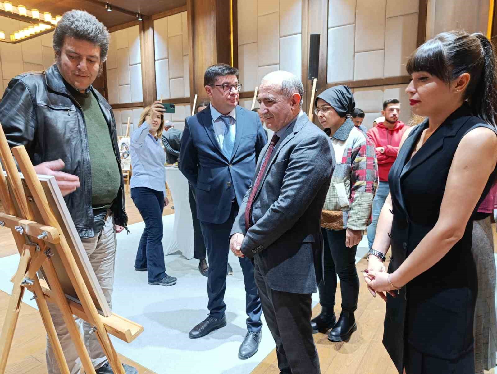 Kars’ta "100+2 şehirler arası karma sergi" sanatseverlerle buluştu