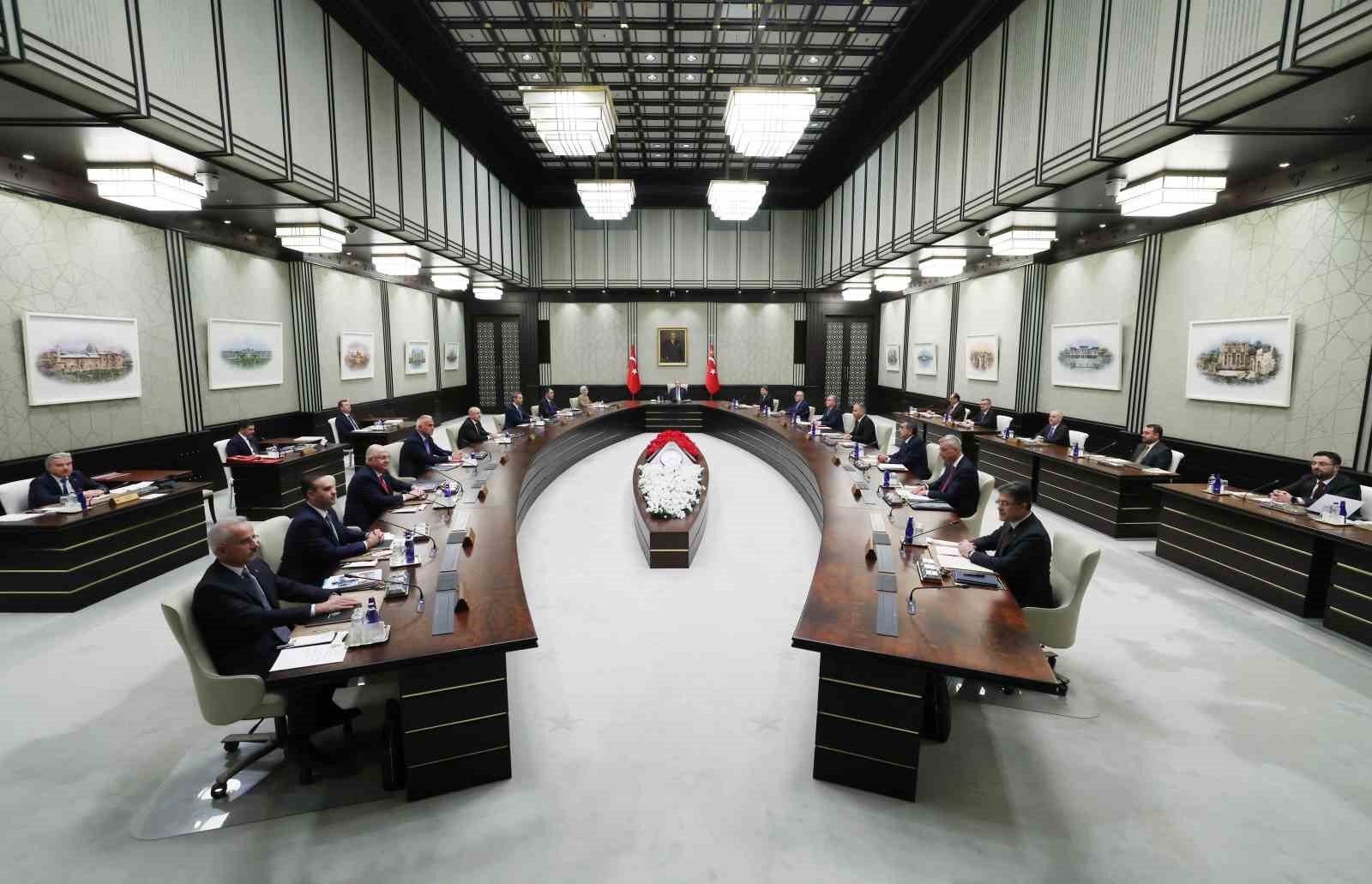 Cumhurbaşkanlığı Kabinesi, Cumhurbaşkanı Recep Tayyip Erdoğan başkanlığında Beştepe’de toplandı.