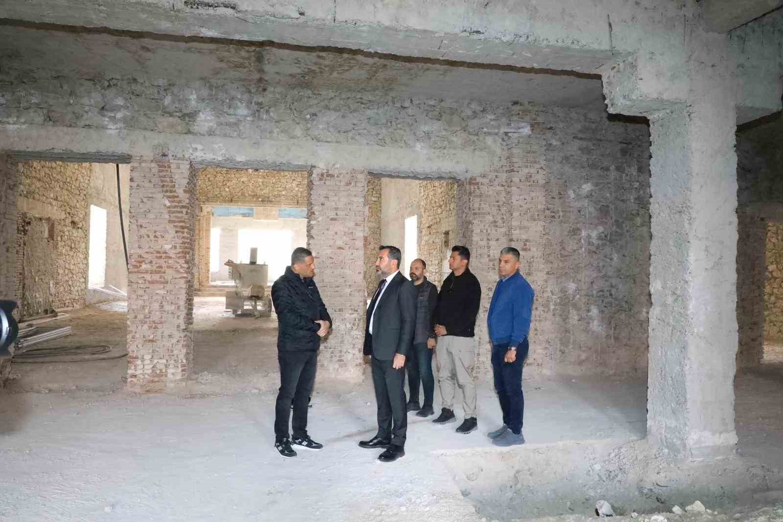 Başkan Şerifoğulları, tarihi öğretmenevinde çalışmaları inceledi