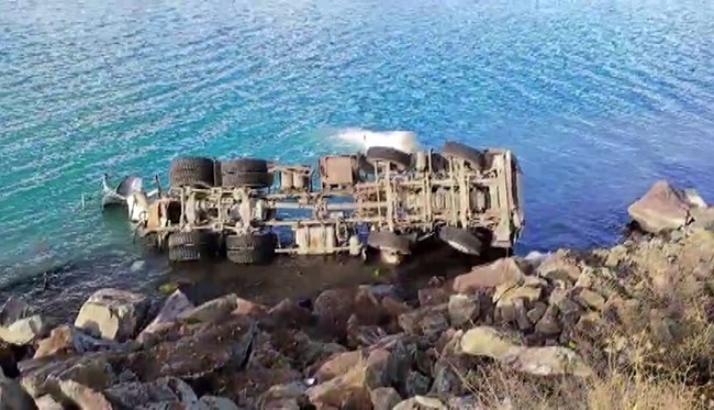 Elazığ’da beton mikseri göle uçtu: 1 yaralı