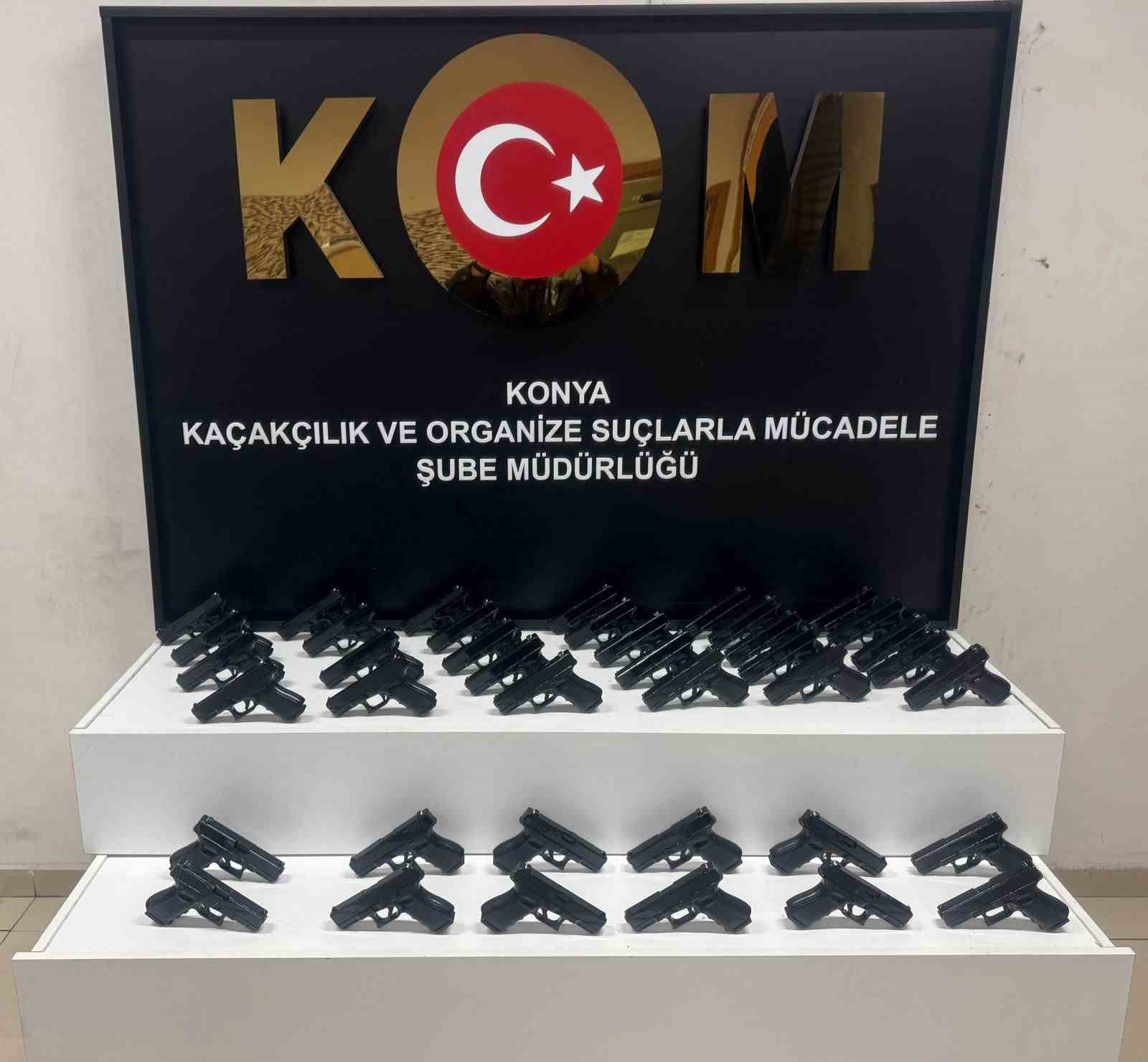 Konya’da yüzlerce silah ve silah parçası ele geçirildi